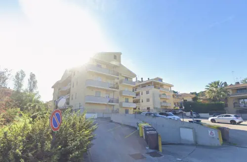 Vasto, orrore nel garage condominiale: 21enne trovato morto accoltellato