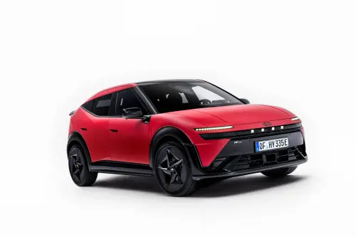 Hyundai IONIQ 3, a Milano debutta la compatta elettrica che inaugura l’era “Art of Steel”