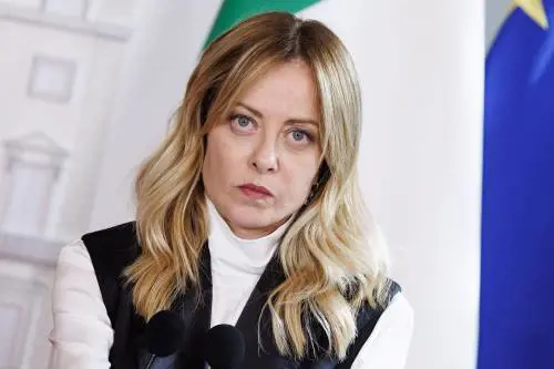 Crosetto: "Nello Stretto anche senza Onu". Meloni, missione a Cipro