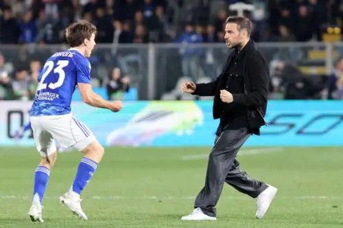 Così Fabregas prova a fare lo scherzetto all'Inter di Chivu...