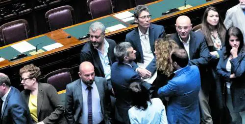 Sicurezza, via libera con fiducia. La sinistra in tilt "okkupa" l'Aula