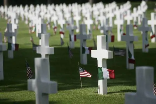 25 aprile, i giovani di FI al cimitero americano di Nettuno nel solco di Silvio Berlusconi