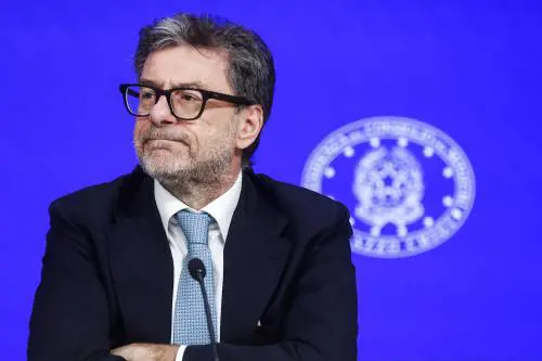 "I conti in salute hanno limitato l’impatto della crisi globale". E Giorgetti assicura: "Fuori dalla procedura nel 2027"