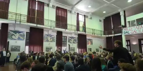 "Imparate a rispettare la democrazia". Valditara zittisce i collettivi tra gli applausi delle Consulte studentesche