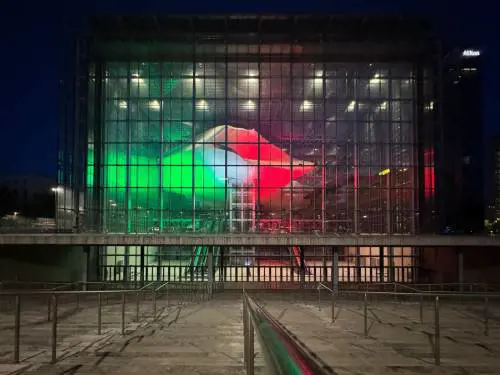 25 aprile, EUR SpA: Nuvola illuminata con il Tricolore