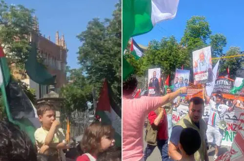 Milano, i pro Pal bloccano il corteo. Frase choc contro Fiano: "Siete solo saponette mancate". La Brigata ebraica: "Cacciati dalla polizia"