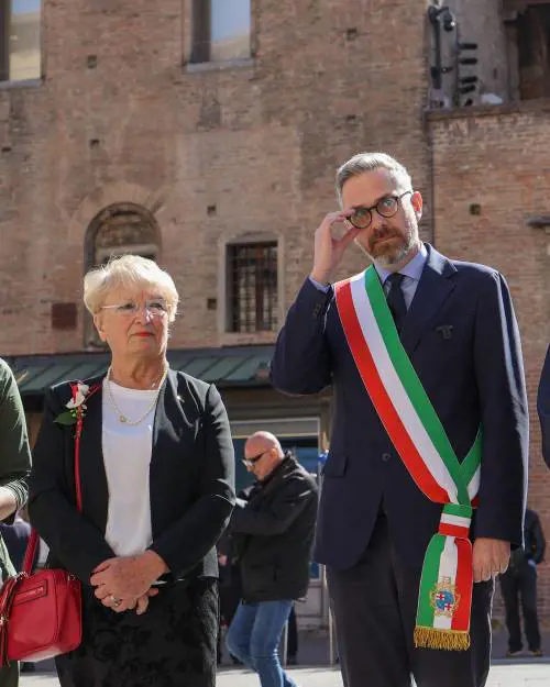 Bologna, Lepore contestato dai Pro Pal. Lancio di verdure contro FdI