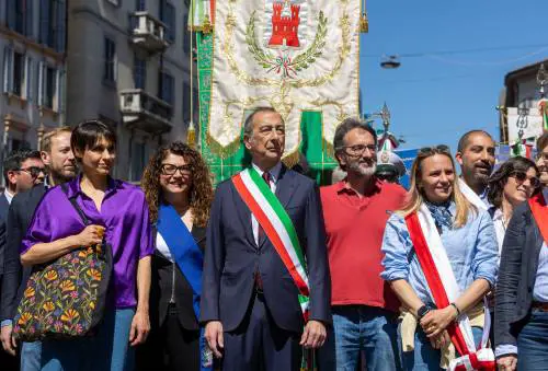 25 aprile, i pro Pal bloccano la Brigata ebraica. E Sala se la prende coi Patrioti: "Hanno infangato piazza Duomo"