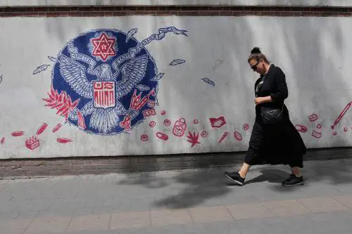 Iran, fermata nave della "flotta ombra" di Teheran. Netanyahu ordina nuovi attacchi in Libano