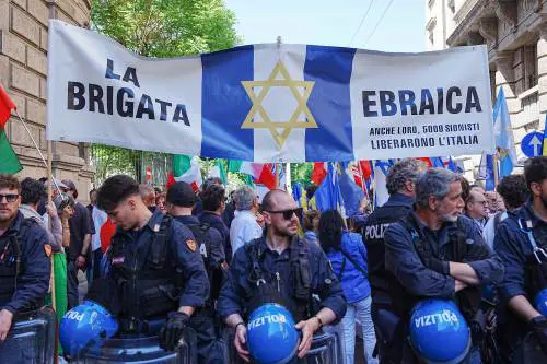 Ebrei espulsi dal corteo: "Siete saponette mancate"