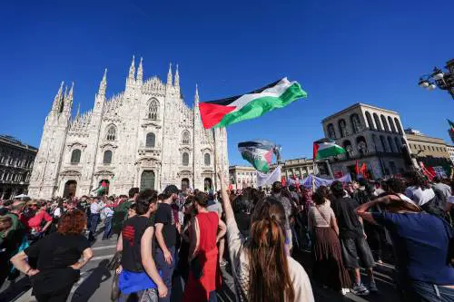 Pro-Palestina e Anpi bloccano il corteo per la caccia violenta alla Brigata ebraica