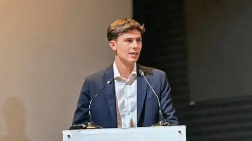 "Sputi e insulti ai Giovani di Fi. La festa  è di tutti"