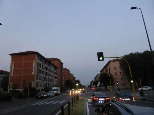 Ancora sangue a Milano, 14enne accoltellato per strada: è in gravi condizioni