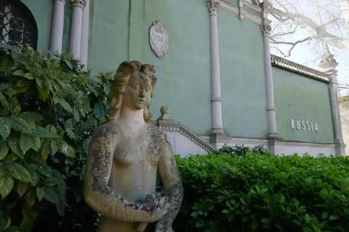 Si è dimessa la Giuria internazionale della Biennale di Venezia. I Leoni li daranno i visitatori