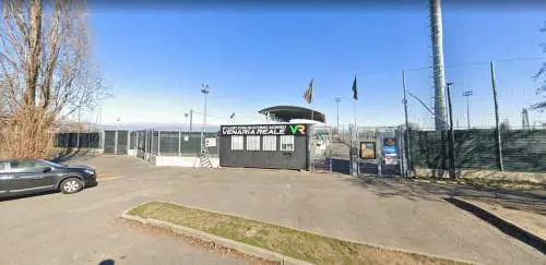 Arbitra 16enne fischia un rigore, la vergognosa aggressione dei tifosi a genitori e fratello