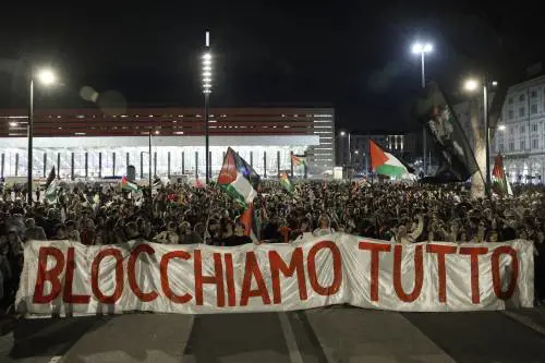 Flotilla intercettata davanti a Creta. Condanna della Meloni