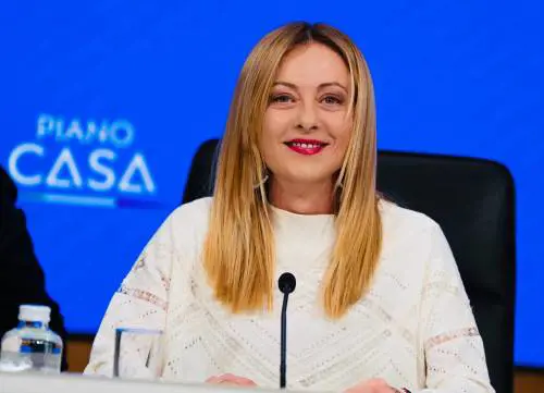 Meloni in prima linea. "Centomila alloggi nei prossimi 10 anni". Scontro tra ministri
