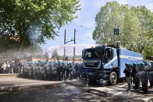 Torino, le foto delle violenze