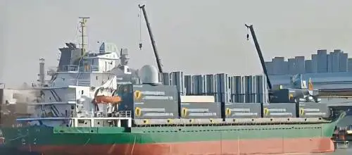“Può trasportare lanciamissili e nascondersi”: ecco la super nave cinese che spaventa Taiwan