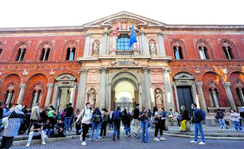 "Manifesti strappati e affissi a testa in giù. In Statale episodi gravi e inaccettabili"