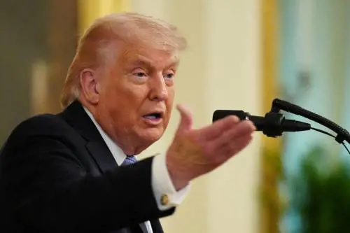 Trump, attacco bis al Papa. "Mette a rischio i cattolici"