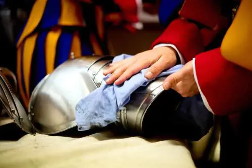La vestizione delle Guardie svizzere del Papa