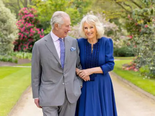 "Dormono separati", cosa c'è dietro al retroscena sui letti divisi di Carlo e Camilla