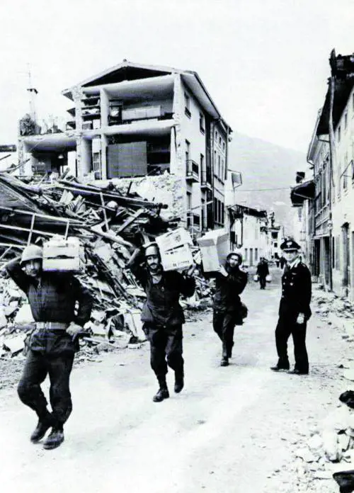 È uno scenario da Hiroshima: paesi sbriciolati per chilometri