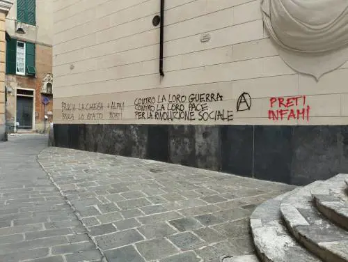 La vergogna contro gli alpini: tutte le foto