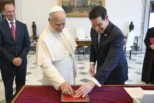 Il Papa benedice l'uomo di Trump. E cita l'ulivo, "pianta della pace"