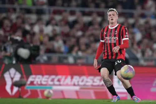 "Ha tentato di adescare una 15enne": bufera sull'ex Milan Jimemez
