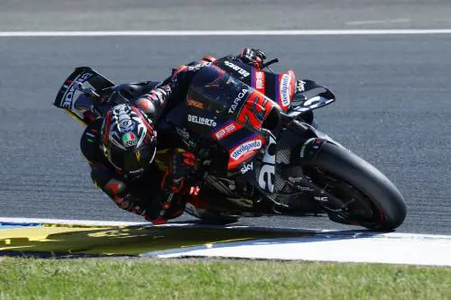 MotoGp, Bagnaia in pole e secondo nella sprint race a Le Mans. Marquez a terra