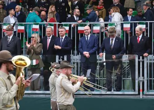 “Vigliacco”. La denuncia di furto dell’Alpino: a Genova gli hanno rubato il cappello