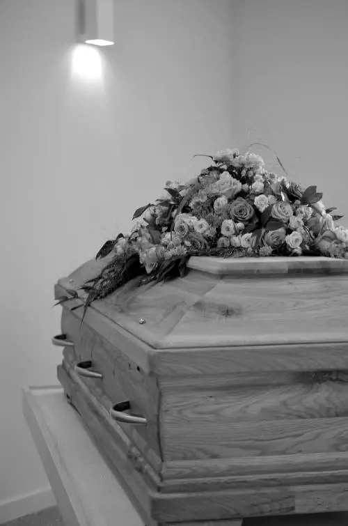 Chi specula sui morti. Il caso cremazioni ora finisce in Procura