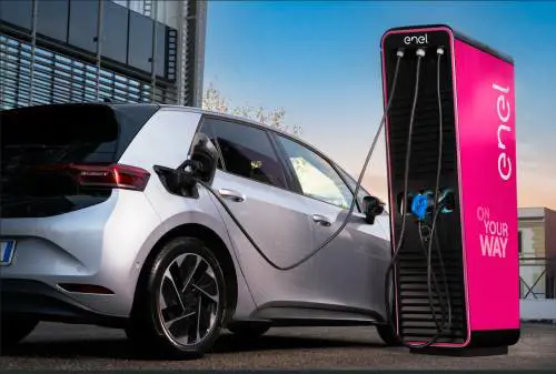 Plug&Charge, la ricarica elettrica Enel diventa immediata: colleghi il cavo e il gioco è fatto 