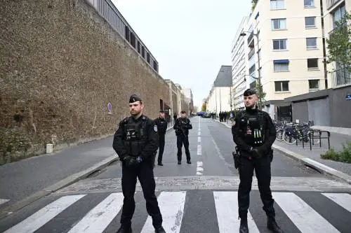 Terrorismo, tunisino organizzava un attentato jihadista al Louvre o contro la comunità ebraica: arrestato