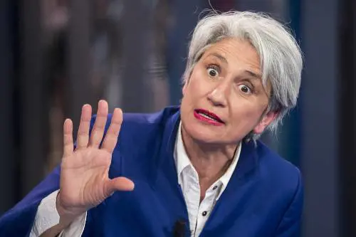 "Schlein si ricorda dei diritti gay solo quando si avvicina il voto. Inutile una segretaria lesbica"