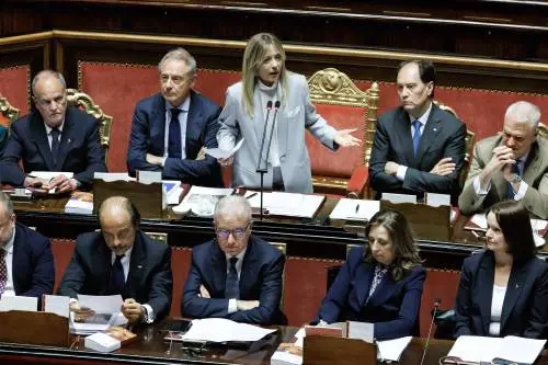 Meloni: "Il salario minimo rischia di diventare una soglia al ribasso. Porte aperte alle opposizioni"
