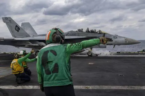 Usa e Israele pronti a riprendere la guerra: "Intensi preparativi per nuovi attacchi. Trump deciderà entro 24 ore"