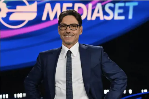 Pier Silvio Berlusconi celebra “Amici” e manda un messaggio alla De Filippi: “È molto più di un programma, siamo orgogliosi”