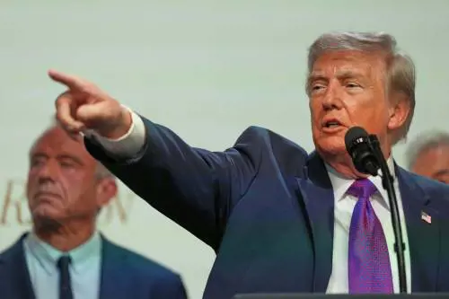 Iran, Trump sospende l'attacco: "Colloqui sono seri ma pronto a colpire". Nyt: "Teheran ha sfruttato la tregua per riposizionare i lanciamissili"