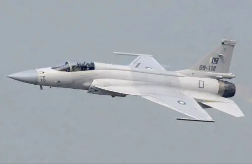 Aerei da combattimento e migliaia di soldati: il Pakistan schiera le truppe in Arabia Saudita