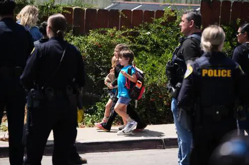 Le armi, i messaggi di odio e la mimetica: chi sono i baby assalitori al centro islamico di San Diego