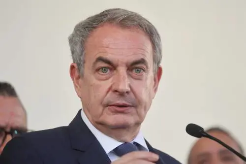L'ex premier spagnolo Zapatero indagato per riciclaggio e traffico di influenze