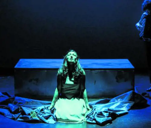 Arianna Scommegna porta in scena il "Magnificat" di Alda Merini