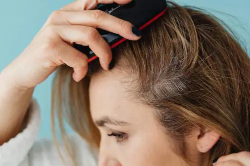 Capelli bianchi, una nuova ricerca suggerisce di assumere semi di sesamo per contrastarli: consumo e benefici