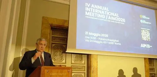 Tajani: "Obiettivo 700 miliardi di export"