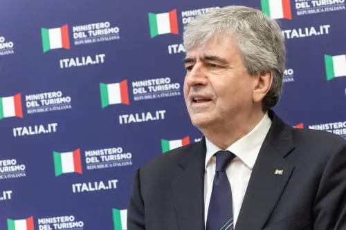 Turismo, il ministro Mazzi presenta la nuova campagna di comunicazione "Viaggio organizzato"