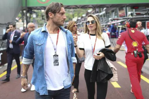 Francesco Totti e Ilary Blasi, le tappe della crisi fino al divorzio: i tradimenti, i gossip, l’assegno di mantenimento
