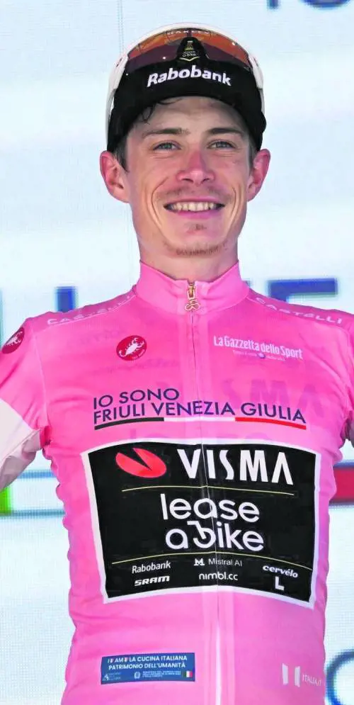  Finalmente Vingegaard, il "chirurgo" veste il rosa 